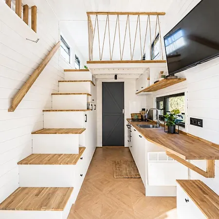 Tinyhaus Marie Von Tinyhaus *