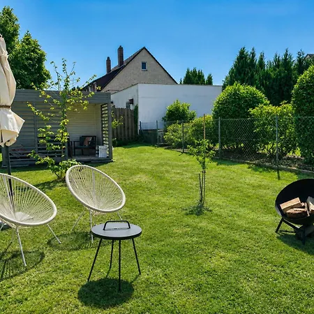 Tinyhaus Marie Von Tinyhaus *